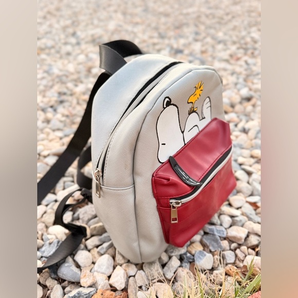 PEANUTS Snoopy Woodstock Mini Backpack Charlie Brown Linus Silver PU w Red Pouch main image 9